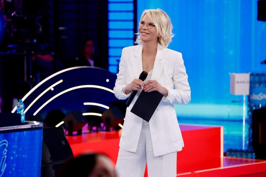 Amici 25, anticipazioni del Serale del 28 marzo con Zendaya e Robert Pattinson superstar