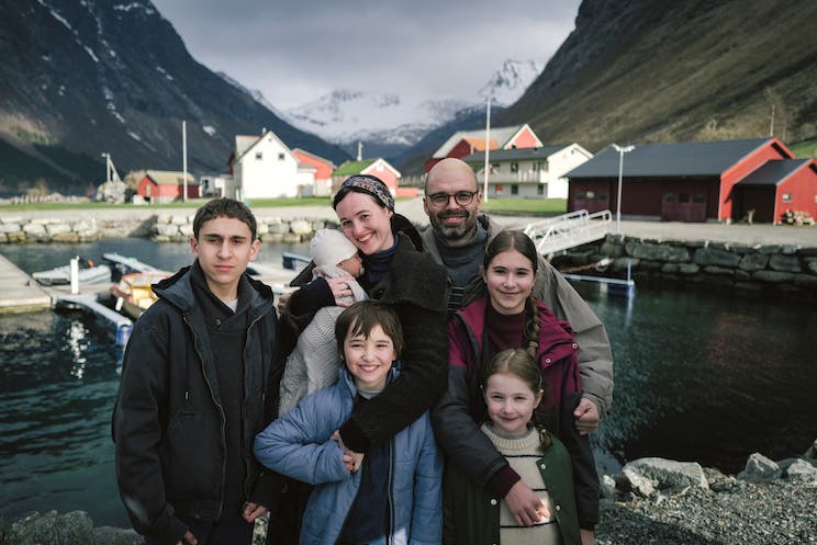 Film drama Fjord,  vicini di casa con Sebastian Stan e Renate Reinsve - trama