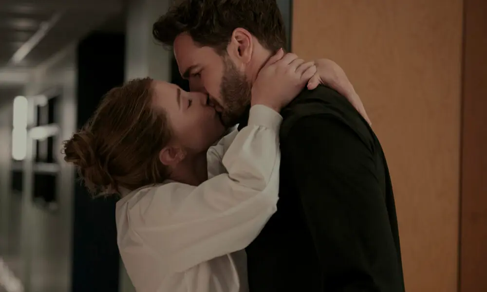 Film commedia romantica The Love Hypothesis con Lili Reinhart e Tom Bateman