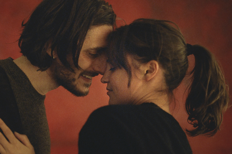 Film The Echo Chamber, voce nella stanza con Luca Marinelli, Alicia Vikander, Susan Sarandon